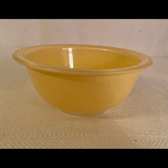 Vintage Pyrex Nesting Mixing Bowl Clear Bottom 1L 322 Used On TV Show. - Picture 2 of 10